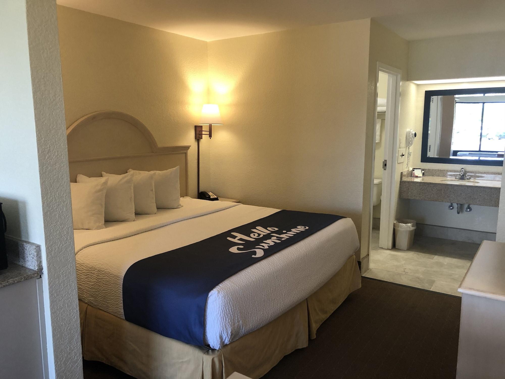 Days Inn & Suites By Wyndham Navarre - Near Beaches Hurlburt Zewnętrze zdjęcie