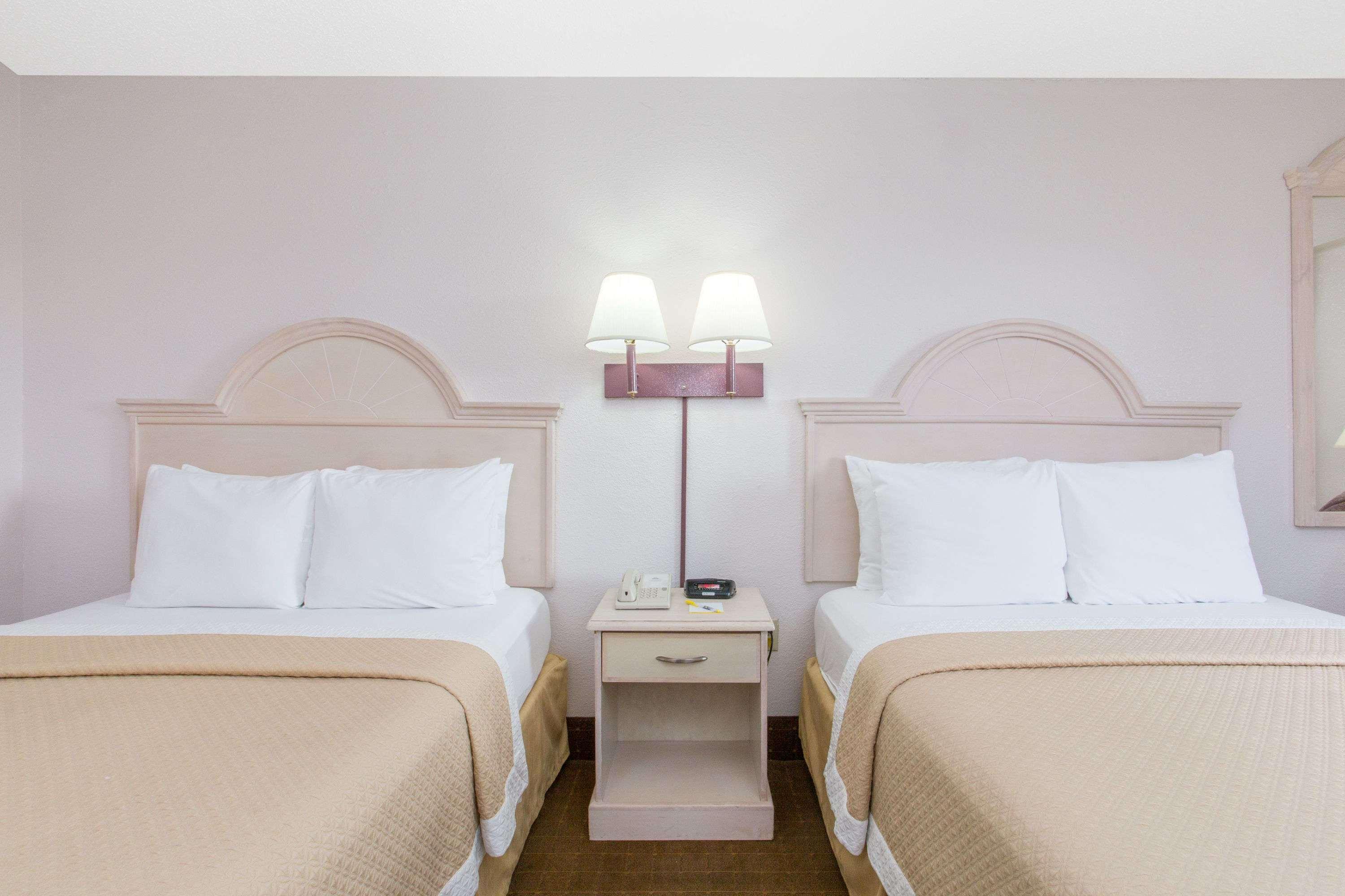 Days Inn & Suites By Wyndham Navarre - Near Beaches Hurlburt Zewnętrze zdjęcie