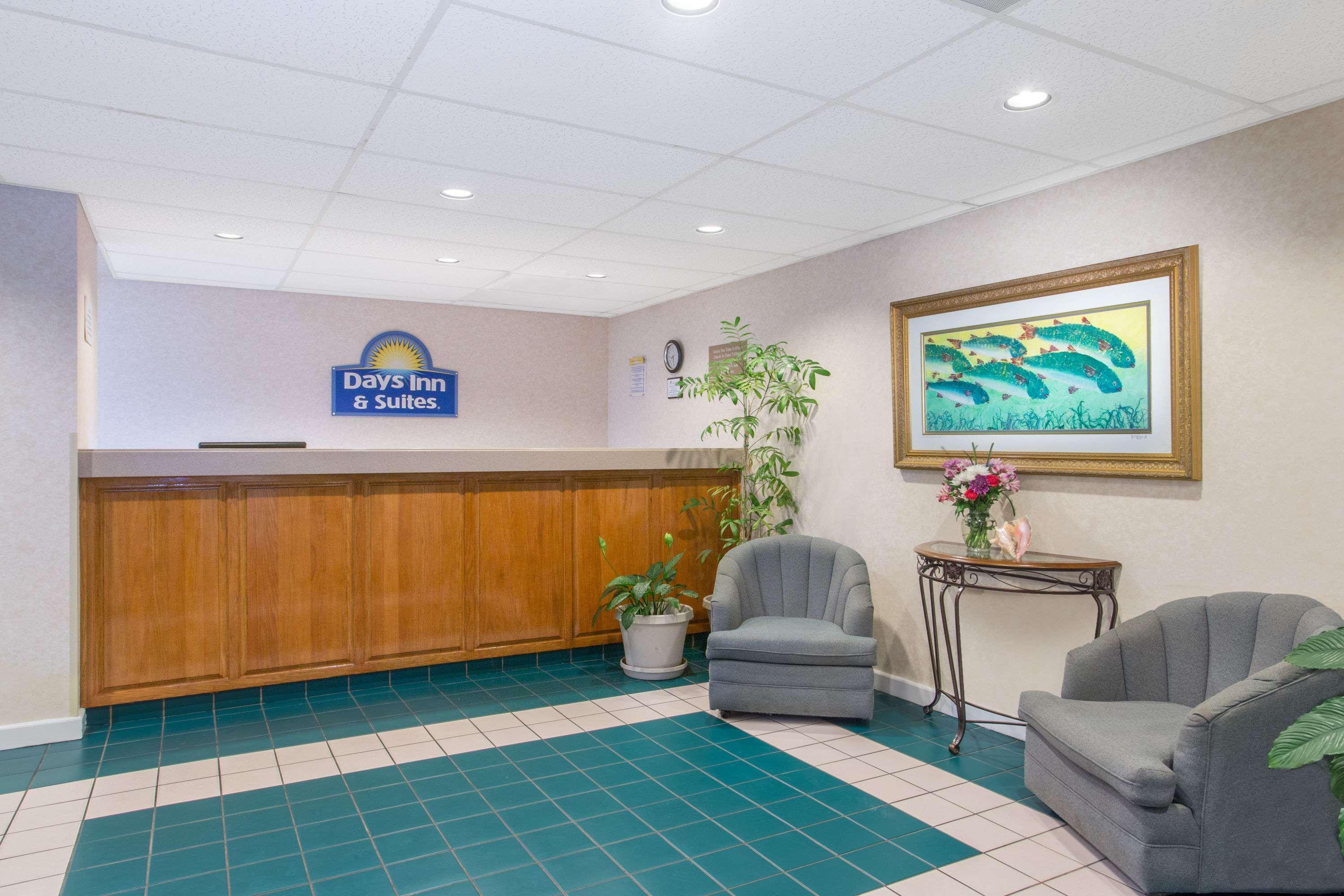Days Inn & Suites By Wyndham Navarre - Near Beaches Hurlburt Zewnętrze zdjęcie