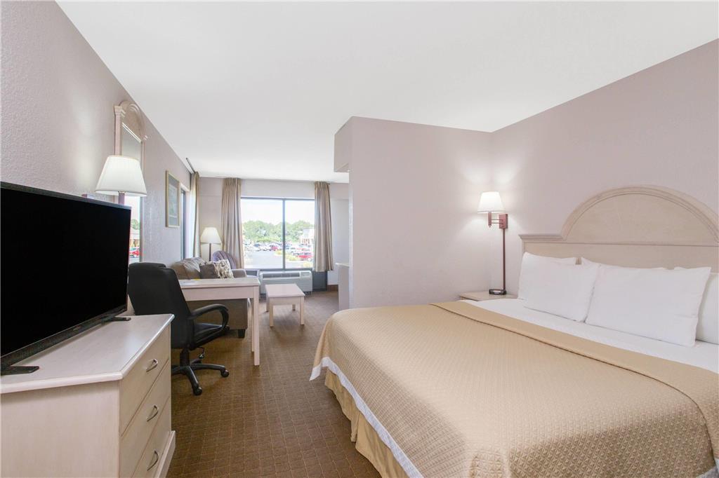 Days Inn & Suites By Wyndham Navarre - Near Beaches Hurlburt Pokój zdjęcie