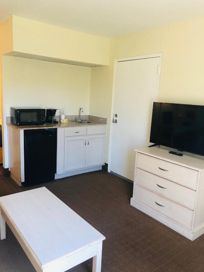 Days Inn & Suites By Wyndham Navarre - Near Beaches Hurlburt Zewnętrze zdjęcie
