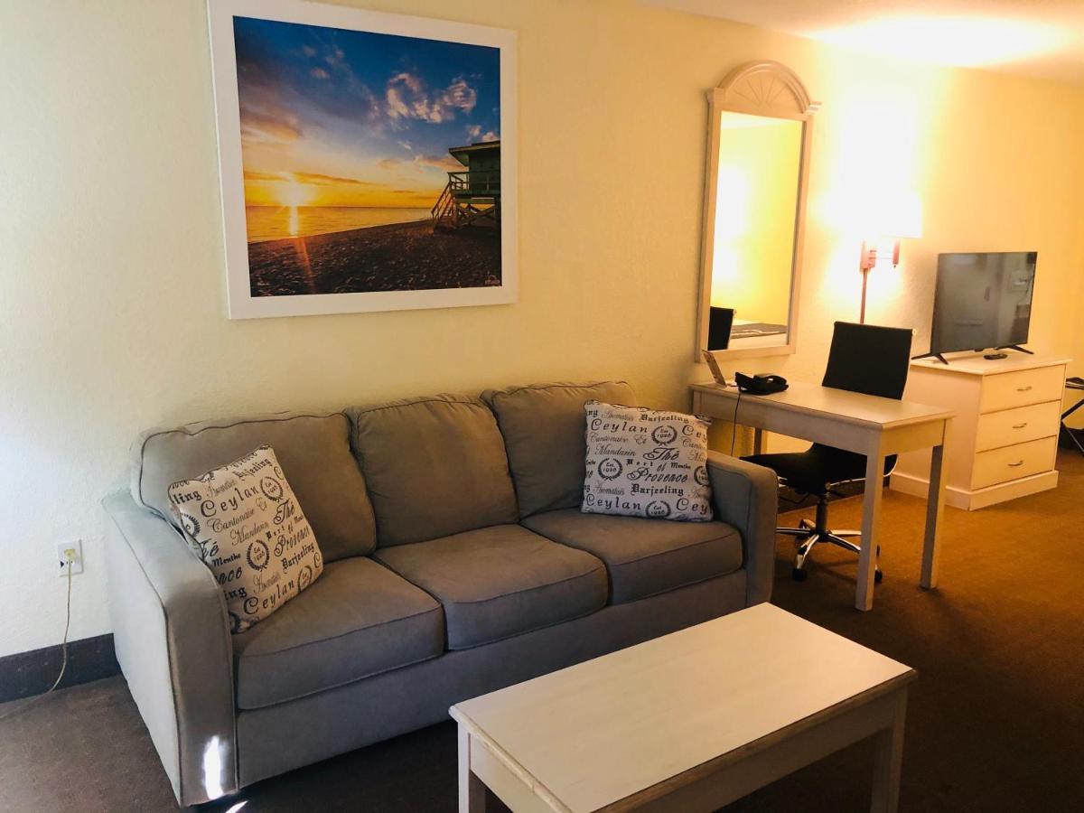 Days Inn & Suites By Wyndham Navarre - Near Beaches Hurlburt Zewnętrze zdjęcie