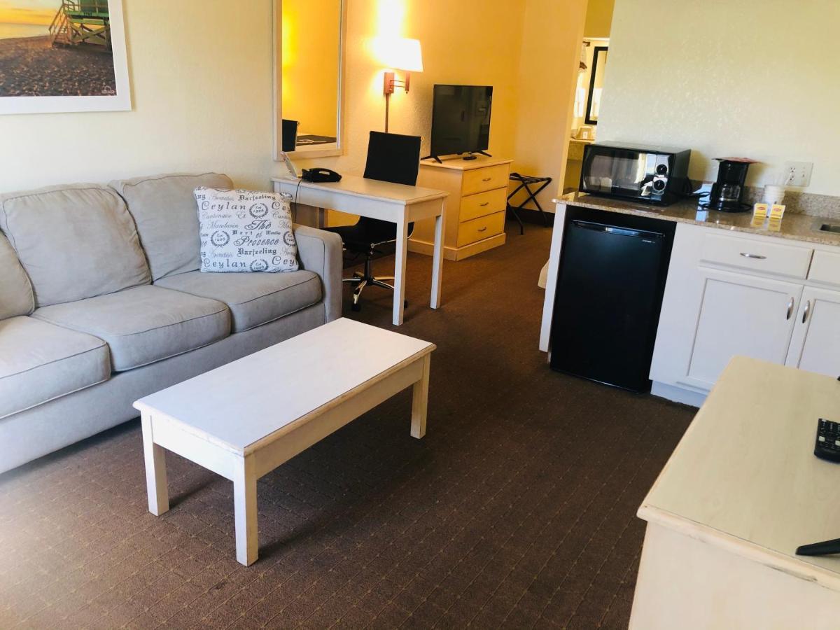 Days Inn & Suites By Wyndham Navarre - Near Beaches Hurlburt Zewnętrze zdjęcie